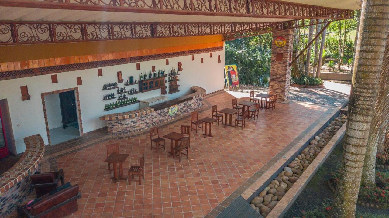 Hotel Hacienda Gualanday Apiay エクステリア 写真